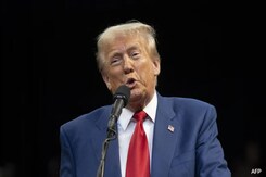Donald Trump Calls For Army To Handle 'Enemies' Donald Trump Calls For Army To Handle 'Enemies'