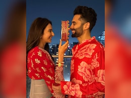 Rakul Preet Singh Celebrated Her First Karwa Chauth With Husband Jackky Bhagnani : "My Everything" Rakul Preet Singh Celebrated Her First Karwa Chauth With Husband Jackky Bhagnani : "My Everything"