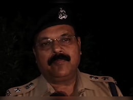 आश्रम से आई महिलाओं के चीखने की आवाज तो गांव के लोगों ने किया प्रदर्शन, मचा बवाल आश्रम से आई महिलाओं के चीखने की आवाज तो गांव के लोगों ने किया प्रदर्शन, मचा बवाल