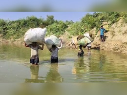 Rajasthan News: घर से मात्र 500 मीटर दूर है खेत, फिर भी कमर तक पानी में या 10 किमी घूमकर जाने को मजबूर किसान