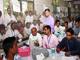 हरियाणा में कैसे घड़ी की सुई के साथ हर पल बदलती दिखी कांग्रेस और बीजेपी की 'किस्मत' हरियाणा में कैसे घड़ी की सुई के साथ हर पल बदलती दिखी कांग्रेस और बीजेपी की 'किस्मत'