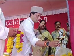 Gwalior में बंगाली समाज के दुर्गा पूजा महोत्सव में पहुंचे सिंधिया, विधि विधान से की मां की पूजा