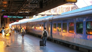 Indian Railways: ट्रेन से सफर करने वालों के लिए नया लगेज नियम, जानें कितना सामान ले जाना फ्री और कब देना होगा एक्स्ट्रा चार्ज