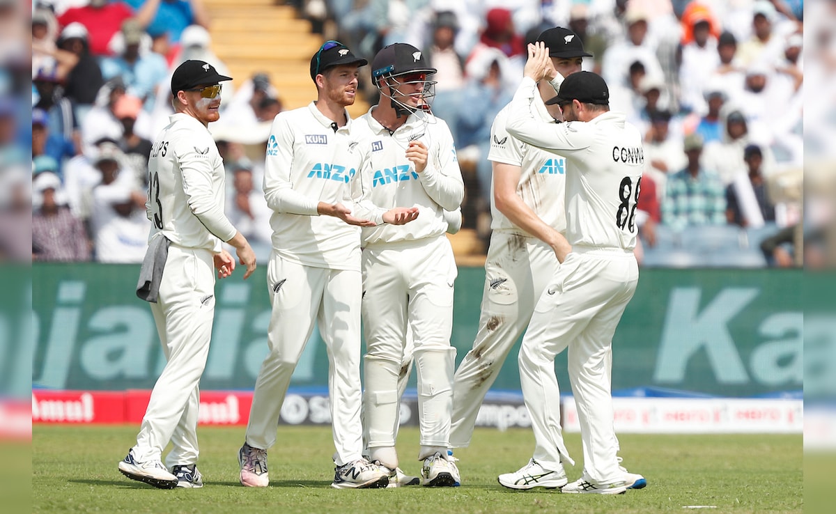 India vs New Zealand LIVE Score, 2nd Test, Day 3: Mitchell Santner Completes Fifer As India Go 6 Down In Chase