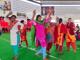 अपना घर आश्रम: पति ने छोड़ा फिर भी रखती है करवा चौथ का व्रत, उम्मीद एक दिन जरूर आएंगे!