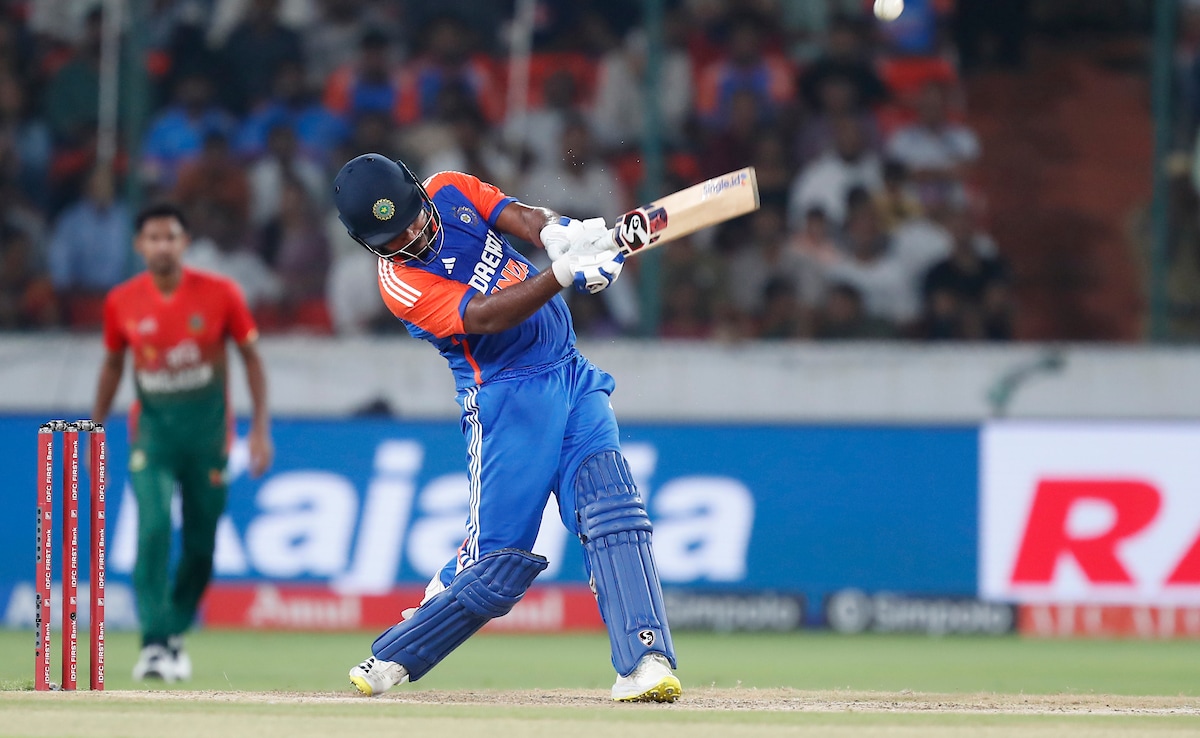 6,6,6,6,6: Sanju Samson Goes Berserk With 5 Sixes In An Over Before Slamming Maiden T20I Ton 6,6,6,6,6: Sanju Samson Goes Berserk With 5 Sixes In An Over Before Slamming Maiden T20I Ton