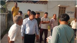 Rajasthan: अचानक CHC का निरीक्षण करने पहुंच गए DM, 1 डॉक्टर ड्यूटी पर मिले, सफाई कंपनी को किया ब्लैक लिस्ट