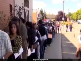 "Scary Scenes": Thousands Of Indian Students In Canada Queue For Waiter Jobs "Scary Scenes": Thousands Of Indian Students In Canada Queue For Waiter Jobs