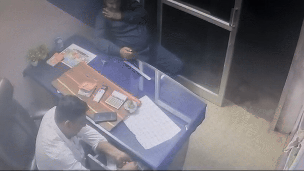 भरतपुर में कॉन्स्टेबल का सट्टेबाज से पैसे लेने का VIDEO वायरल, SP बोले- दोषी पाए जाने पर होगा एक्शन