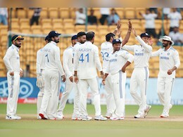 IND VS NZ: प्रतिष्ठेचा प्रश्न! सीरिज वाचवण्यासाठी टीम इंडियामध्ये होणार 3 बदल? IND VS NZ: प्रतिष्ठेचा प्रश्न! सीरिज वाचवण्यासाठी टीम इंडियामध्ये होणार 3 बदल?