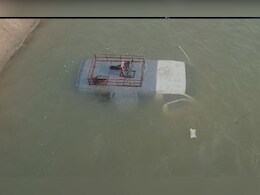 CG: स्कूली बच्चों से भरी वैन नदी में गिरी, दो बच्चे हुए घायल, हादसे की वजह आई सामने