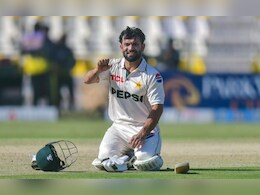 PAK vs ENG: "बाबर की जगह खेलने का...", डेब्यू शतक के बाद कामरान गुलाम के बयान ने विश्व क्रिकेट में मचाई खलबली PAK vs ENG: "बाबर की जगह खेलने का...", डेब्यू शतक के बाद कामरान गुलाम के बयान ने विश्व क्रिकेट में मचाई खलबली