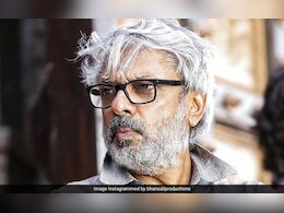 Bollywood News: संजय लीला भंसाली की फिल्म लव एंड वॉर के लिए करना होगा इंतजार, वजह आई सामने Bollywood News: संजय लीला भंसाली की फिल्म लव एंड वॉर के लिए करना होगा इंतजार, वजह आई सामने