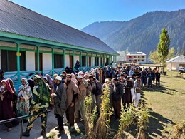 कश्मीर में नतीजों से पहले बड़ा सस्पेंस, किसकी बनेगी सरकार, बन रहे ये 5 सीन कश्मीर में नतीजों से पहले बड़ा सस्पेंस, किसकी बनेगी सरकार, बन रहे ये 5 सीन