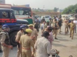 महंत यति नरसिंहानंद 'लापता', डासना मंदिर में महापंचायत, भारी तादाद में पुलिस बल तैनात महंत यति नरसिंहानंद 'लापता', डासना मंदिर में महापंचायत, भारी तादाद में पुलिस बल तैनात