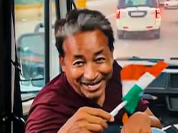 दिल्ली चलो पदयात्रा:  रिहाई के बाद फिर हिरासत में लिए गए सोनम वांगचुक, बवाना थाने में रखा गया दिल्ली चलो पदयात्रा:  रिहाई के बाद फिर हिरासत में लिए गए सोनम वांगचुक, बवाना थाने में रखा गया