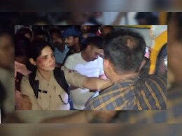 महिला कांस्टेबल को लेकर भिड़े सेना और RPF के जवान, ग्वालियर स्टेशन पर भयंकर मारपीट, फौजी का फूटा सिर महिला कांस्टेबल को लेकर भिड़े सेना और RPF के जवान, ग्वालियर स्टेशन पर भयंकर मारपीट, फौजी का फूटा सिर