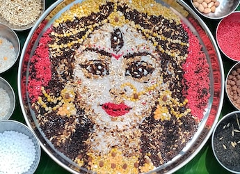 Maa Durga?s Portrait Created From Grains Steals The Spotlight This Navratri Maa Durga?s Portrait Created From Grains Steals The Spotlight This Navratri