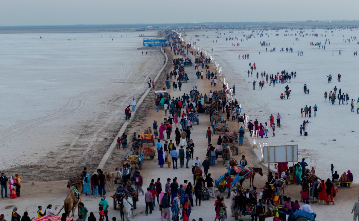 Rann Of Kutch is a white sand Rann Of Kutch is a white sand