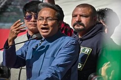 Delhi Police Detains Activist Sonam Wangchuk, Supporters At Singhu Border Delhi Police Detains Activist Sonam Wangchuk, Supporters At Singhu Border