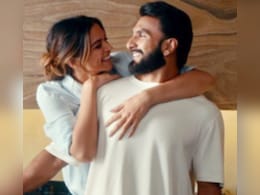 मां बनने के बाद अब काम पर लौटीं दीपिका पादुकोण, रणवीर सिंह के साथ किया पहला प्रोजेक्ट, वीडियो वायरल मां बनने के बाद अब काम पर लौटीं दीपिका पादुकोण, रणवीर सिंह के साथ किया पहला प्रोजेक्ट, वीडियो वायरल