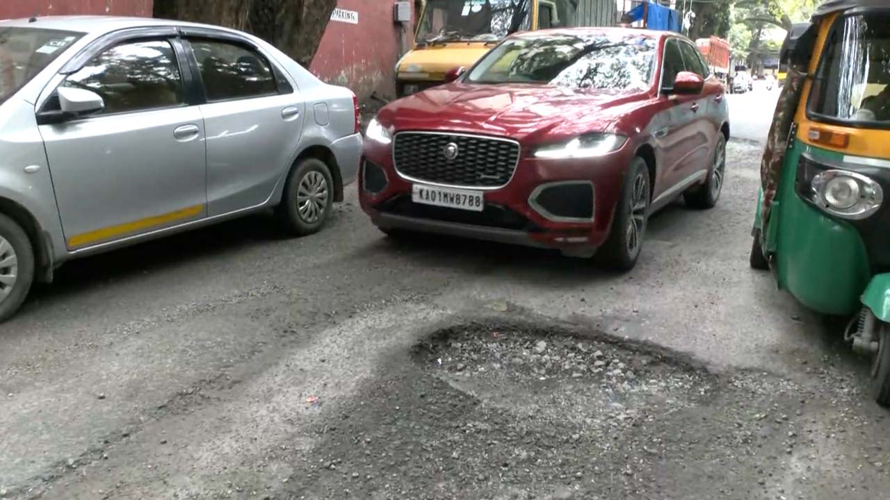 Potholes To Massive Traffic Jams, Bengaluru Facing Crisis That's Spiraling Out Of Control