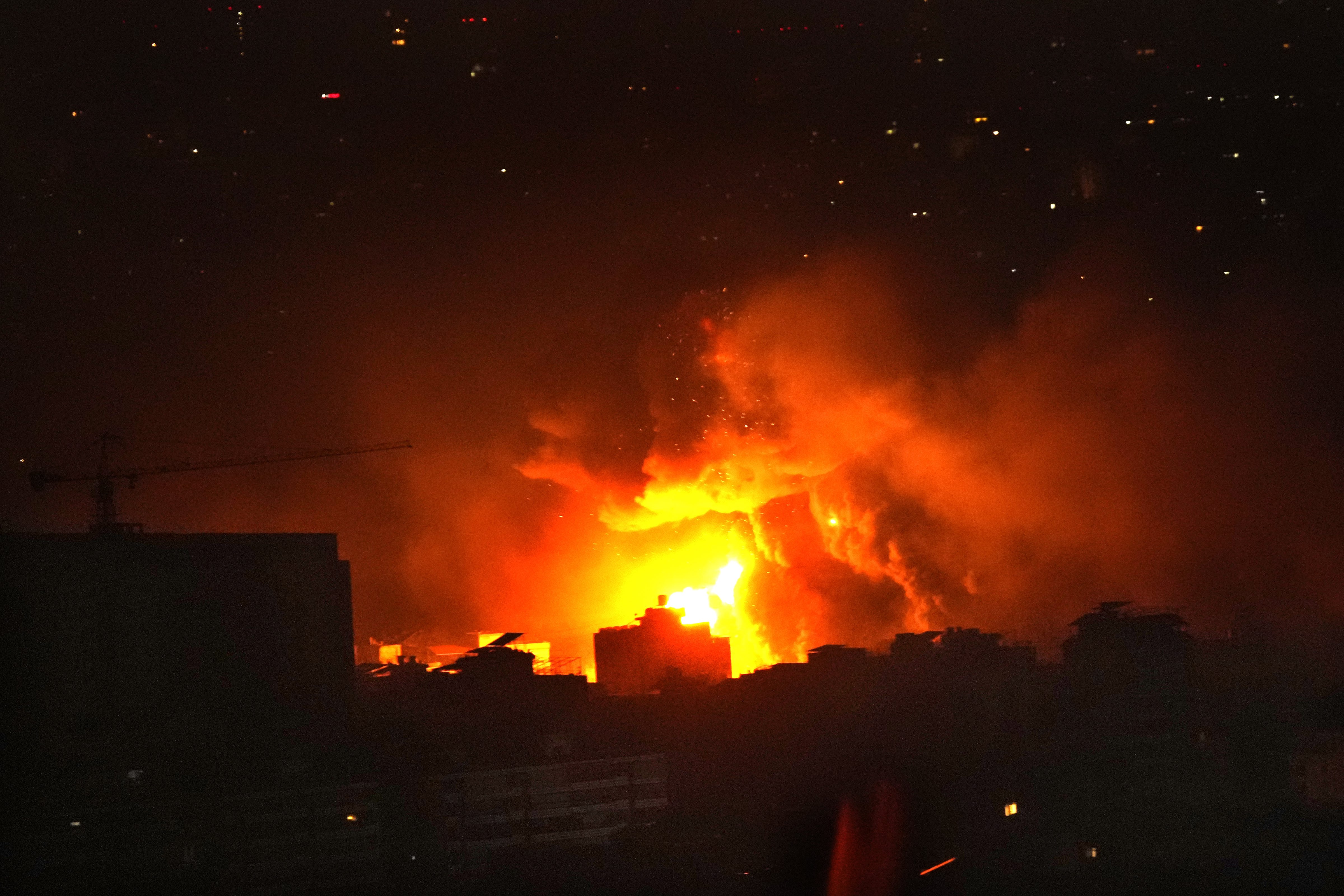 दक्षिण लेबनान में इजरायल का बड़ा हमला, 10 दमकल कर्मियों की मौत