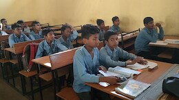 अब स्कूलों में भी चोरी ! स्मार्ट क्लास का चोरों ने कर दिया ये हाल, टोंटिया तक लेकर भागे
