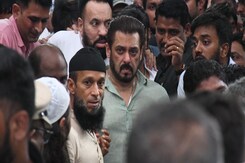 Salman Khan At Baba Siddiqui's House Day After Politician Was Shot Dead In Mumbai Salman Khan At Baba Siddiqui's House Day After Politician Was Shot Dead In Mumbai