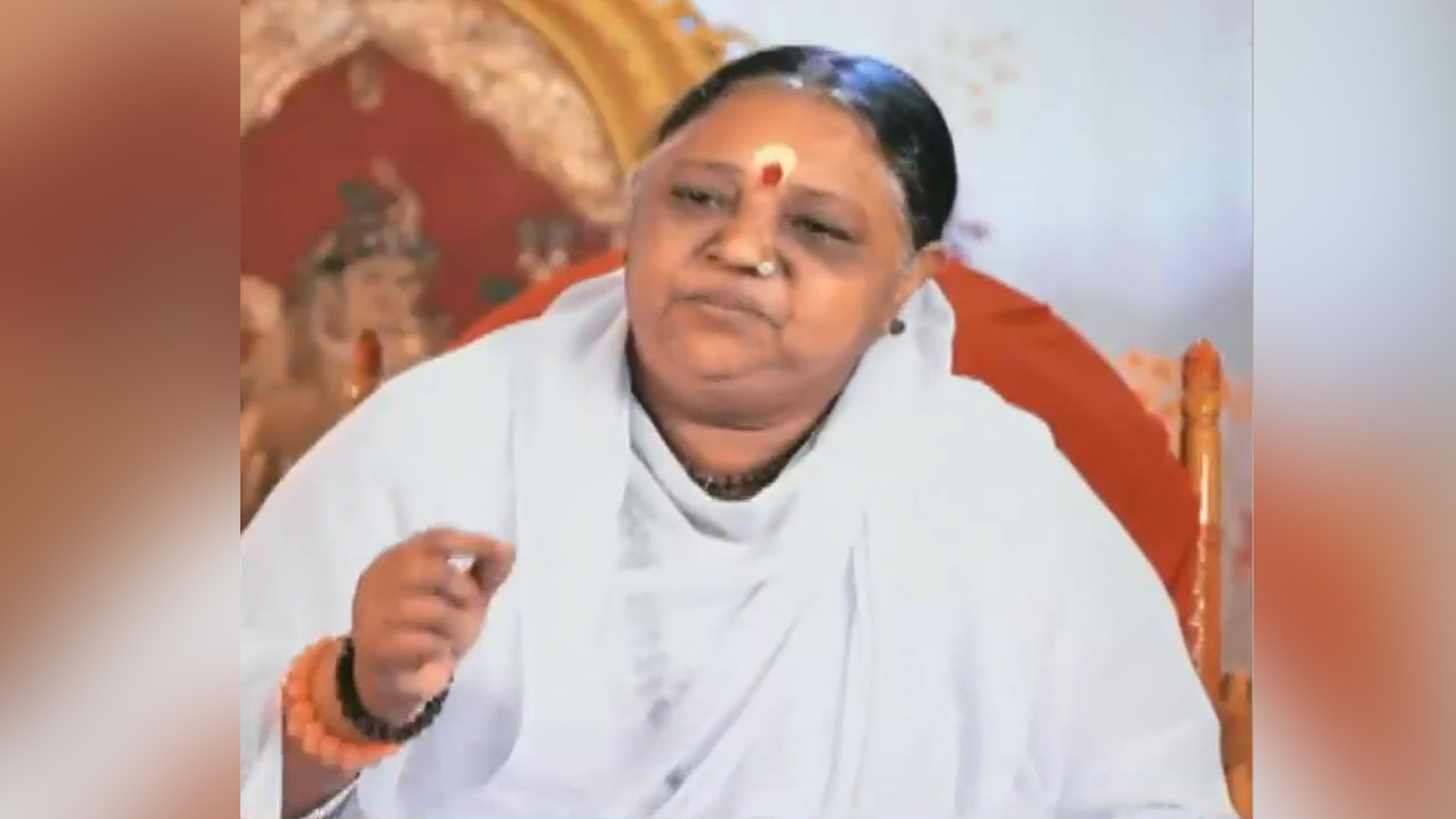Mata Amritanandamayi's <i>Math</i> Pledges Rs 15 Crore For Wayanad Relief