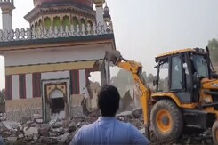 Haridwar Administration Demolishes Illegal ‘Mazar’ In Bahadarabad Haridwar Administration Demolishes Illegal ‘Mazar’ In Bahadarabad