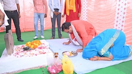 Rajasthan News: धनतेरस पर पैतृक गांव में CM भजनलाल शर्मा ने की पूजा-अर्चना, बुजुर्गों से लिया आशीर्वाद