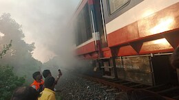 मध्यप्रदेश में चलती ट्रेन में लगी आग, कई यात्रियों ने ट्रेन से कूदकर बचाई जान