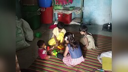 यहां आंगनबाड़ी में खिलौने नहीं, टूटे Toys से खेलने को मजबूर बच्चे, क्यों देरी कर रहा विभाग?