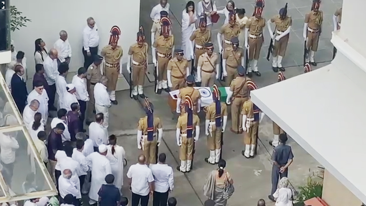 Ratan Tata को उनके आवास पर दिया गया Guard of Honour