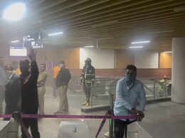 पुणे के मेट्रो स्टेशन में लगी आग, वेल्डिंग के काम के दौरान हुई घटना पुणे के मेट्रो स्टेशन में लगी आग, वेल्डिंग के काम के दौरान हुई घटना