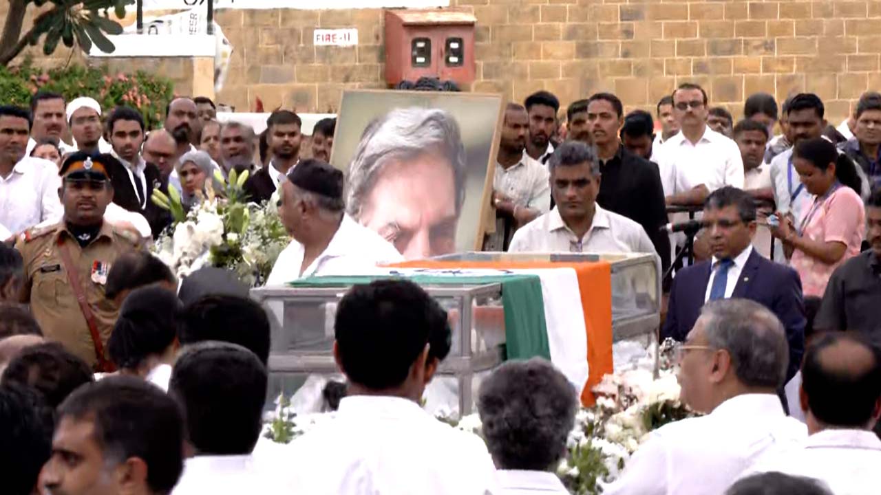 Ratan Tata Gets Guard Of Honour, Body Brought For Public Viewing