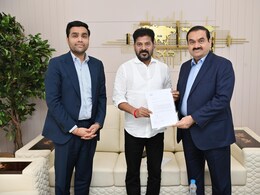 गौतम अदाणी यांनी तेलंगणातील विद्यापीठाला  दिली 100 कोटींची देणगी, CM ना सोपवला चेक गौतम अदाणी यांनी तेलंगणातील विद्यापीठाला  दिली 100 कोटींची देणगी, CM ना सोपवला चेक