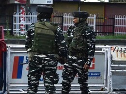 जम्मू कश्मीर: टनल में काम करने वाले मजदूरों पर आतंकियों ने बरसाई गोलियां, 2 मजदूरों की मौत जम्मू कश्मीर: टनल में काम करने वाले मजदूरों पर आतंकियों ने बरसाई गोलियां, 2 मजदूरों की मौत