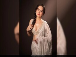 Sanjeeda Shaikh Dripped In Festive Glamour Wearing A White Crystal <i>Saree</i> With An Ornate Pearl Blouse Sanjeeda Shaikh Dripped In Festive Glamour Wearing A White Crystal <i>Saree</i> With An Ornate Pearl Blouse