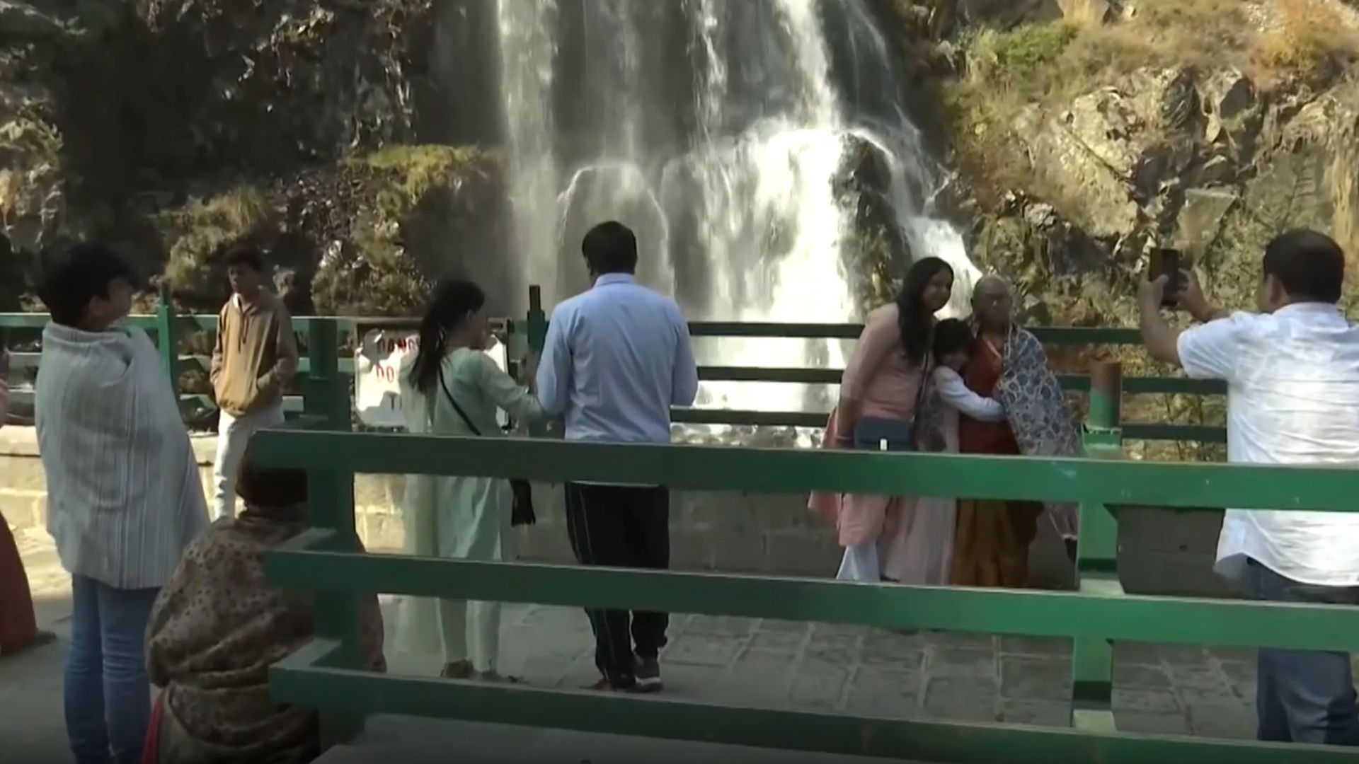 J&K's Gulmarg Sees Surge In Tourists Despite Ongoing Security Concerns