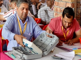 हरियाणा में रूझानों में बहुमत लाकर भी इस मामले में कांग्रेस से पीछे है BJP, जानें किसकी बनेगी सरकार हरियाणा में रूझानों में बहुमत लाकर भी इस मामले में कांग्रेस से पीछे है BJP, जानें किसकी बनेगी सरकार