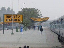 सेना के लिए खाना ले जा रही ट्रेन पर पाक ने की थी बमबारी, बाड़मेर रेलवे स्टेशन पर शहीदों के स्मारक बनाने की मांग 