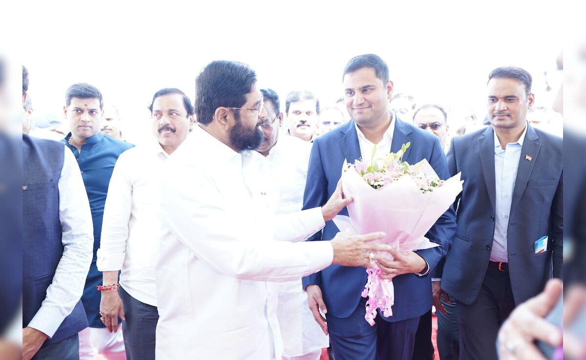 Maharashtra Chief Minister Eknath Shinde with Jeet Adani, Director of Adani Airport Holdings Maharashtra Chief Minister Eknath Shinde with Jeet Adani, Director of Adani Airport Holdings