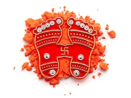 दिवाली के दिन माता लक्ष्मी के कदमों की छाप किस जगह लगानी चाहिए जानें यहां, घर में आती है सुख-समृद्धि