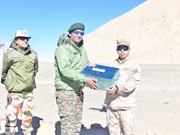 A Sweet Gesture Of Indian, Chinese Soldiers, Week After Disengagement Pact A Sweet Gesture Of Indian, Chinese Soldiers, Week After Disengagement Pact