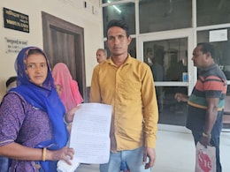 आवारा जानवरों को चारा खिलाना एक परिवार को पड़ा महंगा, समाज ने किया हुक्का पानी बंद आवारा जानवरों को चारा खिलाना एक परिवार को पड़ा महंगा, समाज ने किया हुक्का पानी बंद