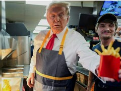 VIDEO: मैकडॉनल्ड्स में शेफ बने डोनाल्ड ट्रंप, समर्थकों को खिलाए फ्रेंच फ्राइज़