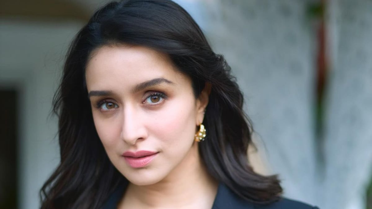 “Thoda Gluten Ho Jaye” – Shraddha Kapoor's Pre-Flight Indulgence Will Make Your Mouth Water