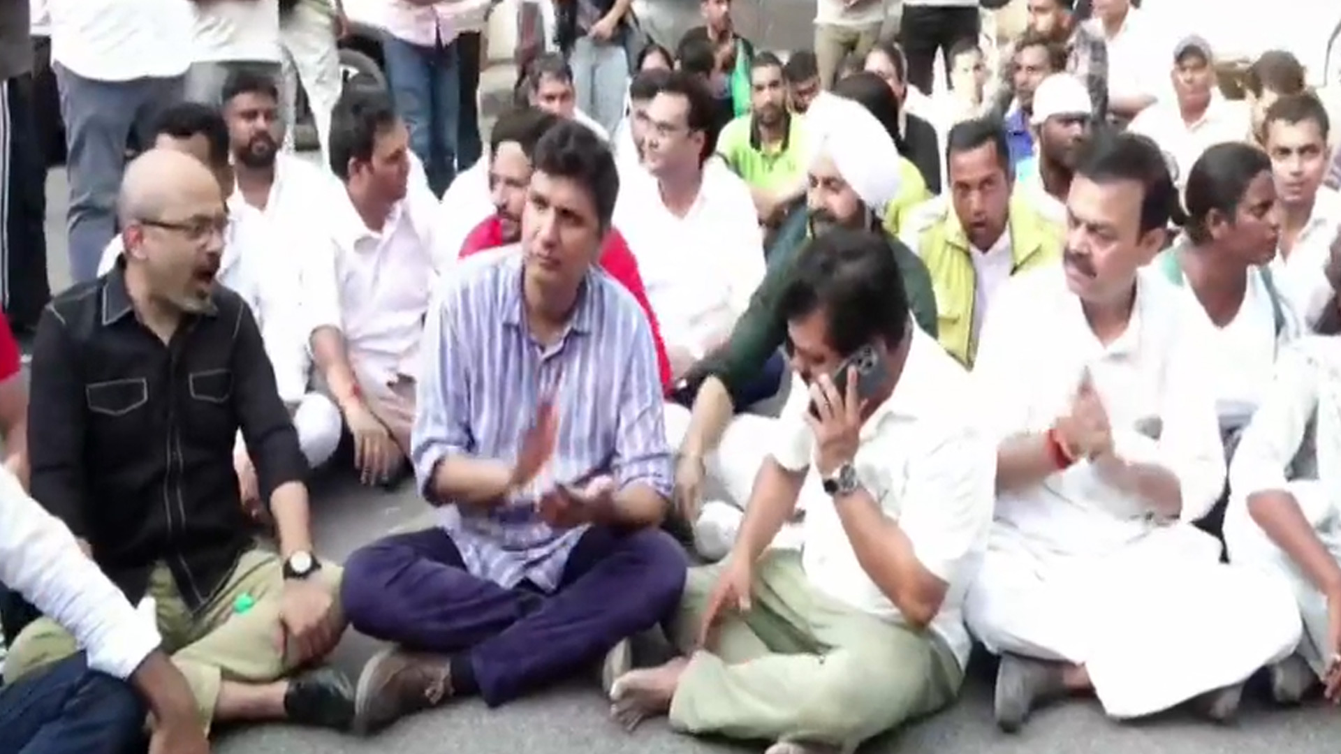 AAP And Bus Marshals Protest Outside Delhi Lt Governor Office